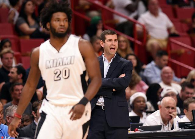 轻轻拨响 轻轻拨响