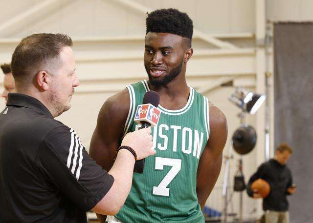 U22国家队走进成都实验小学西区分校，黄博文、于大宝等人与师生互动